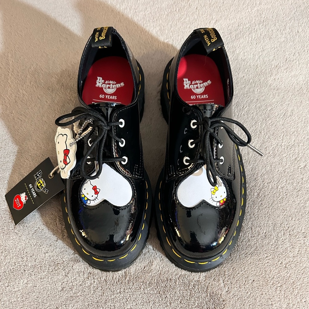 🔥❤️😻Dr. Martens 1461 QUAD HK Hello Kitty Patent Lamper+Hydro Leather😻❤️🔥 - Picture 2 of 16